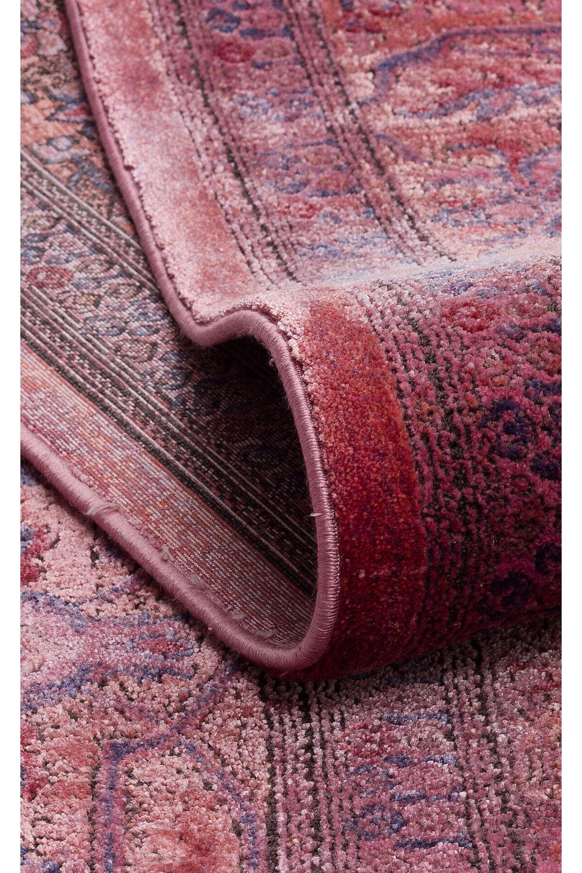 Özel Boyama Işlemi Ile Üretilen Yüksek Alçak Dokuya Sahip Zengin Renkli Şık Salon Halısı