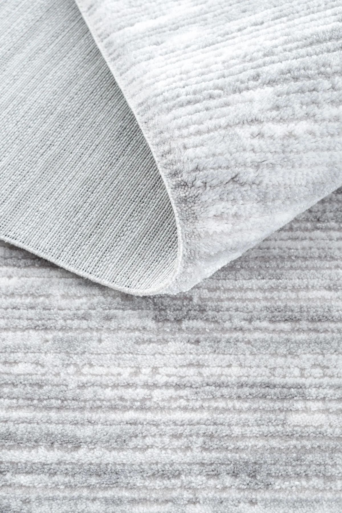 Nova 1123 Gri Yumuşak Ve Parlak Tuşeli Modern Kesme Halı