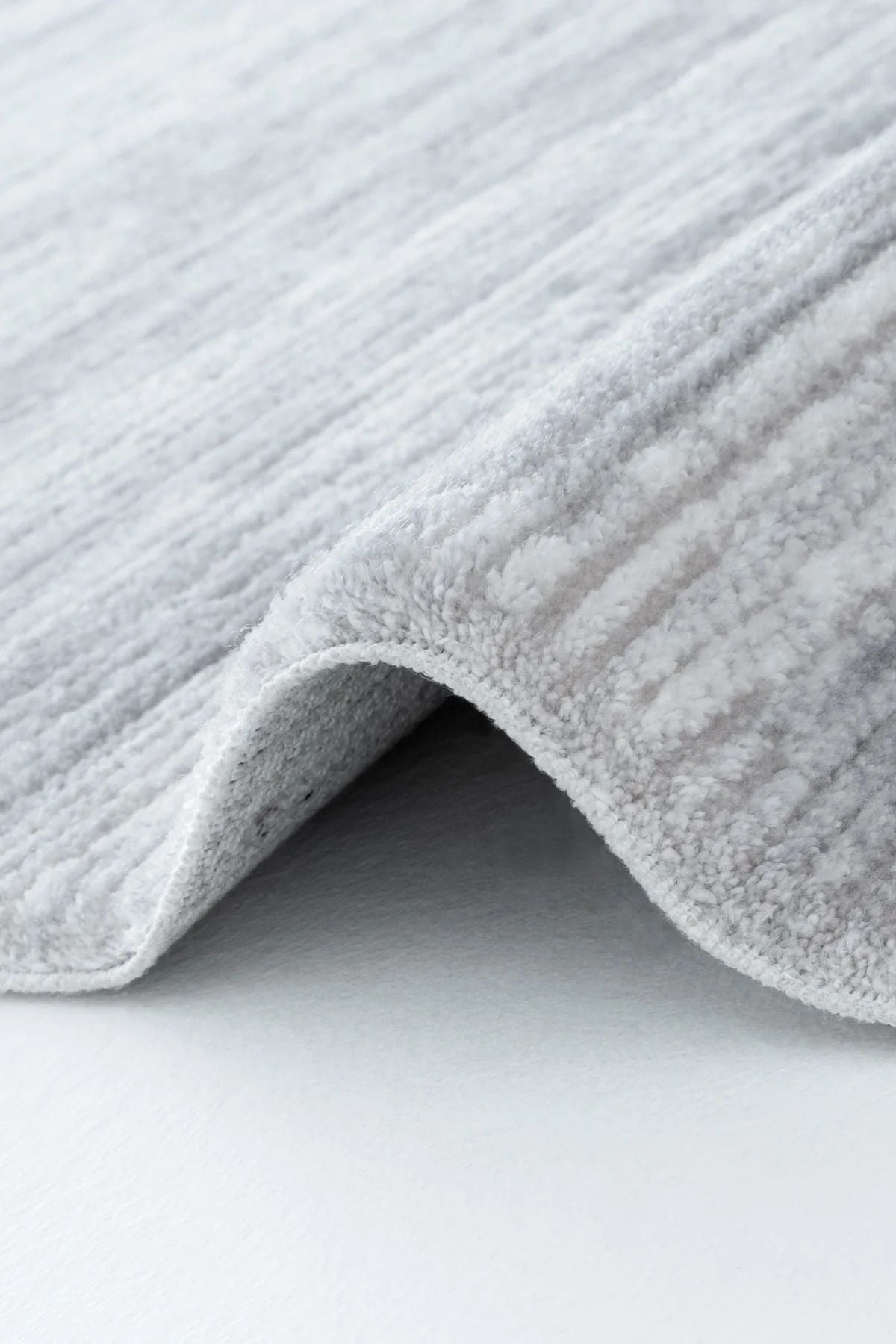 Nova 1123 Gri Yumuşak Ve Parlak Tuşeli Modern Kesme Halı