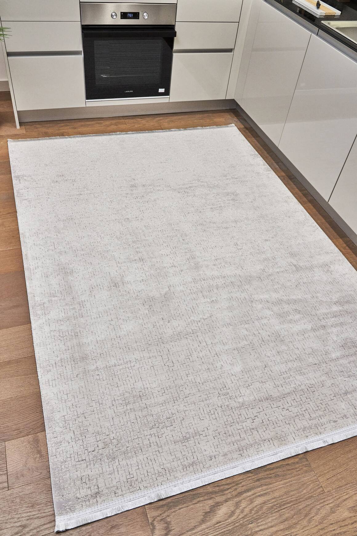 Riena 1181 Gri - Akrilik Polyester Halı | Kaymaz Tabanlı Dekoratif Halı