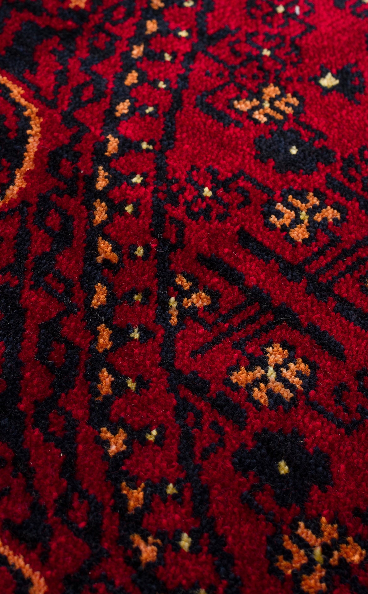 960 RED Q - NOSTALJI - Afgan Desenli El Emeği ile Özel Tezgahlarda Üretilen Tensel Uşak Halısı