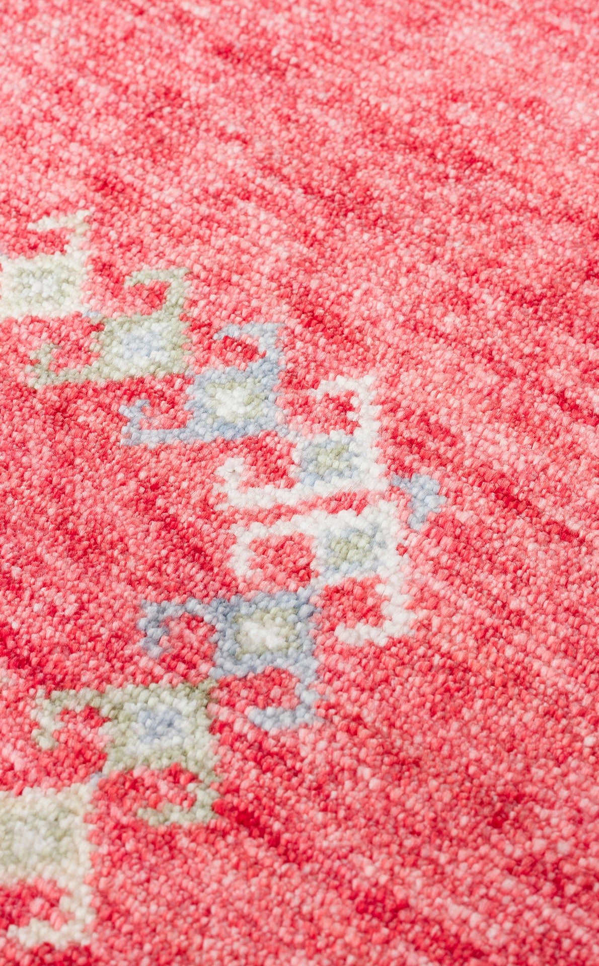 ZR 20 RED MULTY - ZARA - Otantik Desenli El Emeği ile Üretilen Modern Uşak Halısı