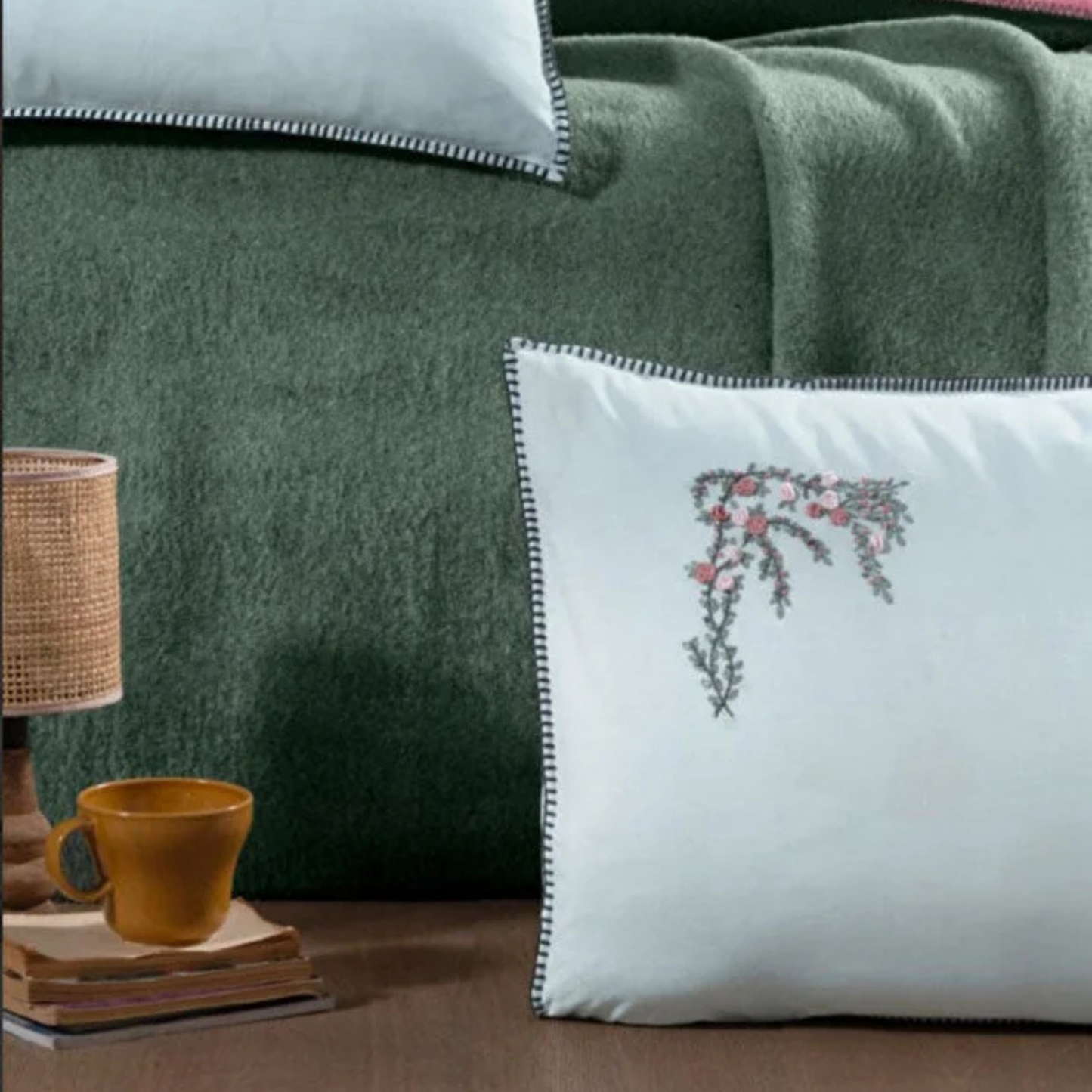 Nakışlı Battaniye Takımı - Gül