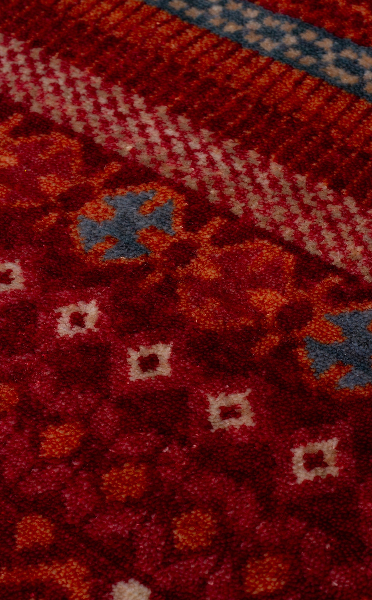 ZR 19 RED MULTY - ZARA - Otantik Desenli El Emeği ile Üretilen Modern Uşak Halısı