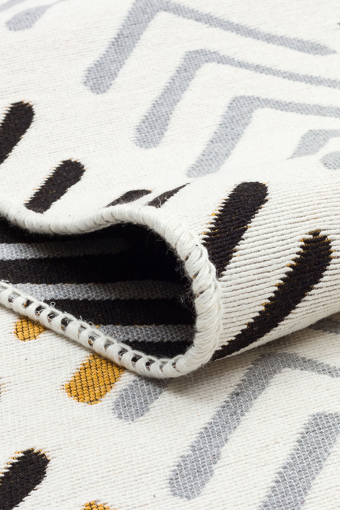 Arya AR 19 Beyaz Siyah - Yıkanabilir Çift Taraflı Modern Dokuma Kilim