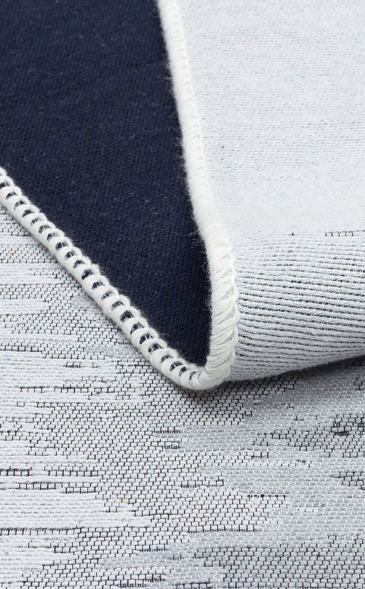 Arya AR 40 Siyah Beyaz - Yıkanabilir Çift Taraflı Modern Dokuma Kilim