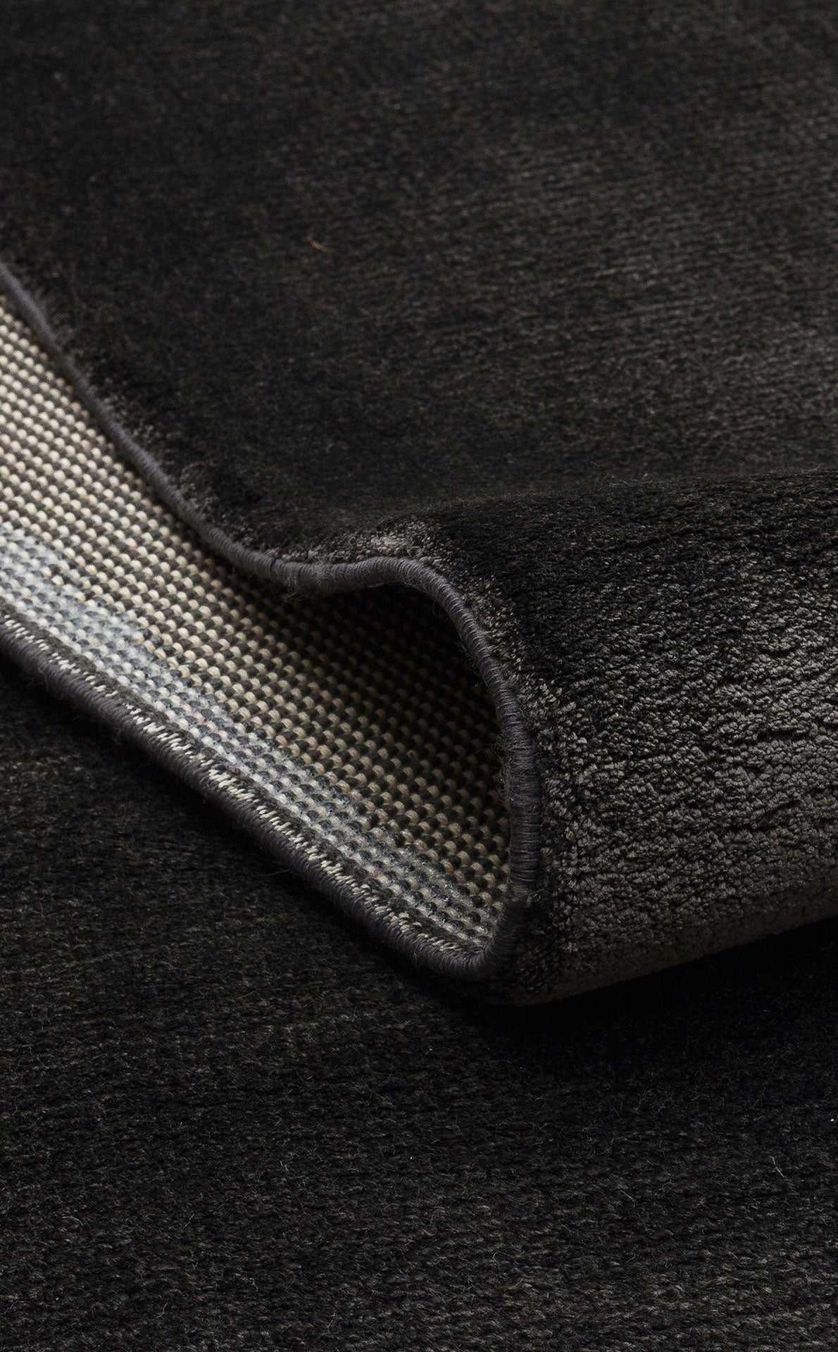 VT PLAIN CHARCOAL - VELVET - Düz Renk El Emeği ile Özel Tezgahlarda Üretilen Viskon Uşak Halısı