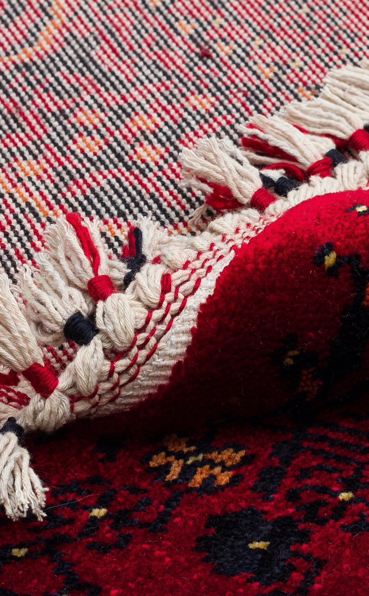 960 RED Q - NOSTALJI - Afgan Desenli El Emeği ile Özel Tezgahlarda Üretilen Tensel Uşak Halısı