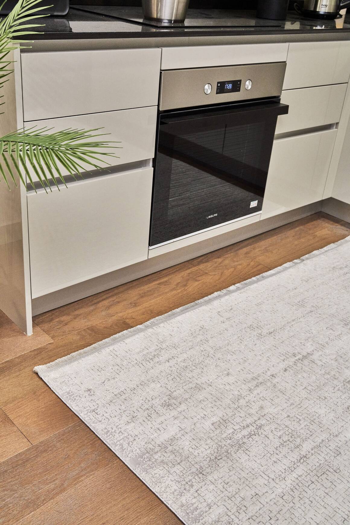 Riena 1181 Gri - Akrilik Polyester Halı | Kaymaz Tabanlı Dekoratif Halı