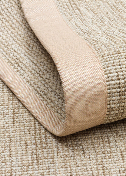 VENTURA SISAL VNT 2703 L.Bej BDR Bej  İç ve Dış Mekan Kullanımına Uygun Hav Vermeyen Kolay Temizlenebilir Bordürlü Sisal Görünümlü Halı