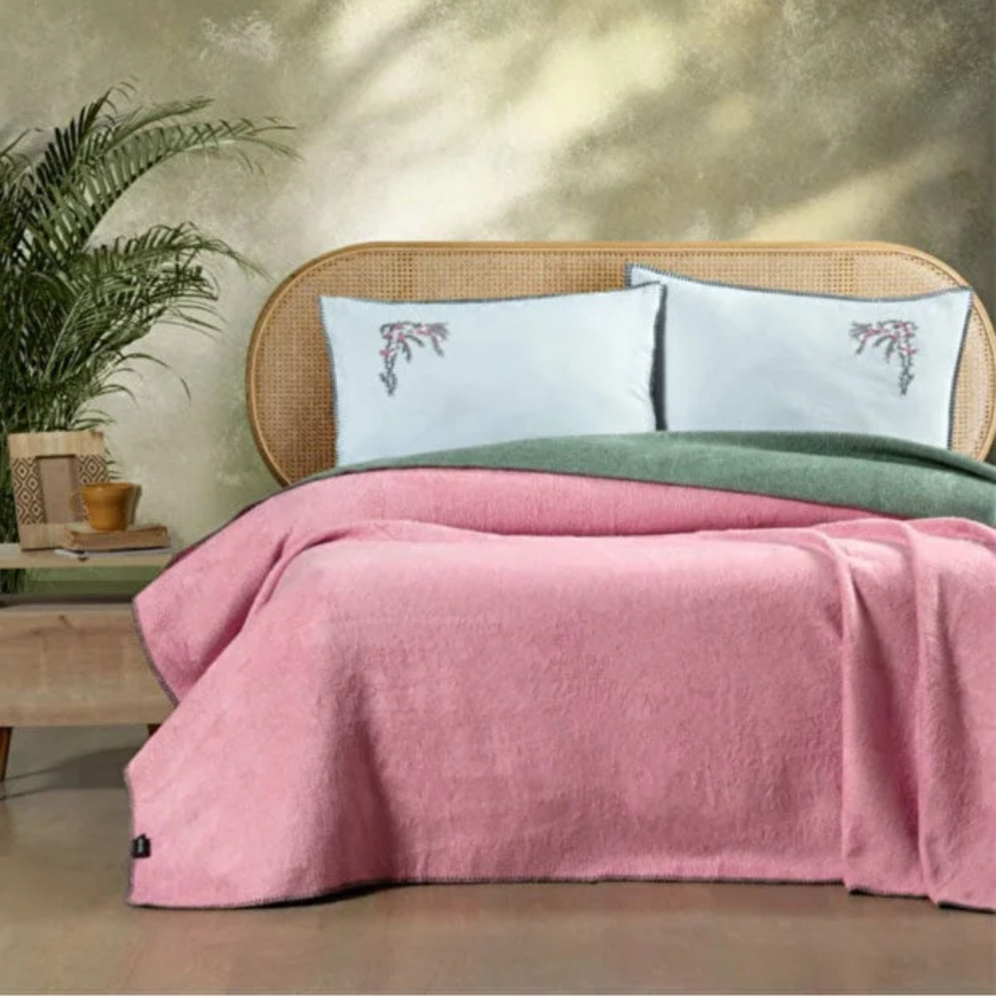 Nakışlı Battaniye Takımı - Gül