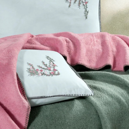 Nakışlı Battaniye Takımı - Gül