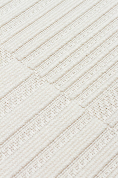 MONO LOOP01 Beyaz Bukleli Sisal Dokuma Yıkanabilir Kaymaz Tabanlı Kolay Temizlenebilir Makine Halısı