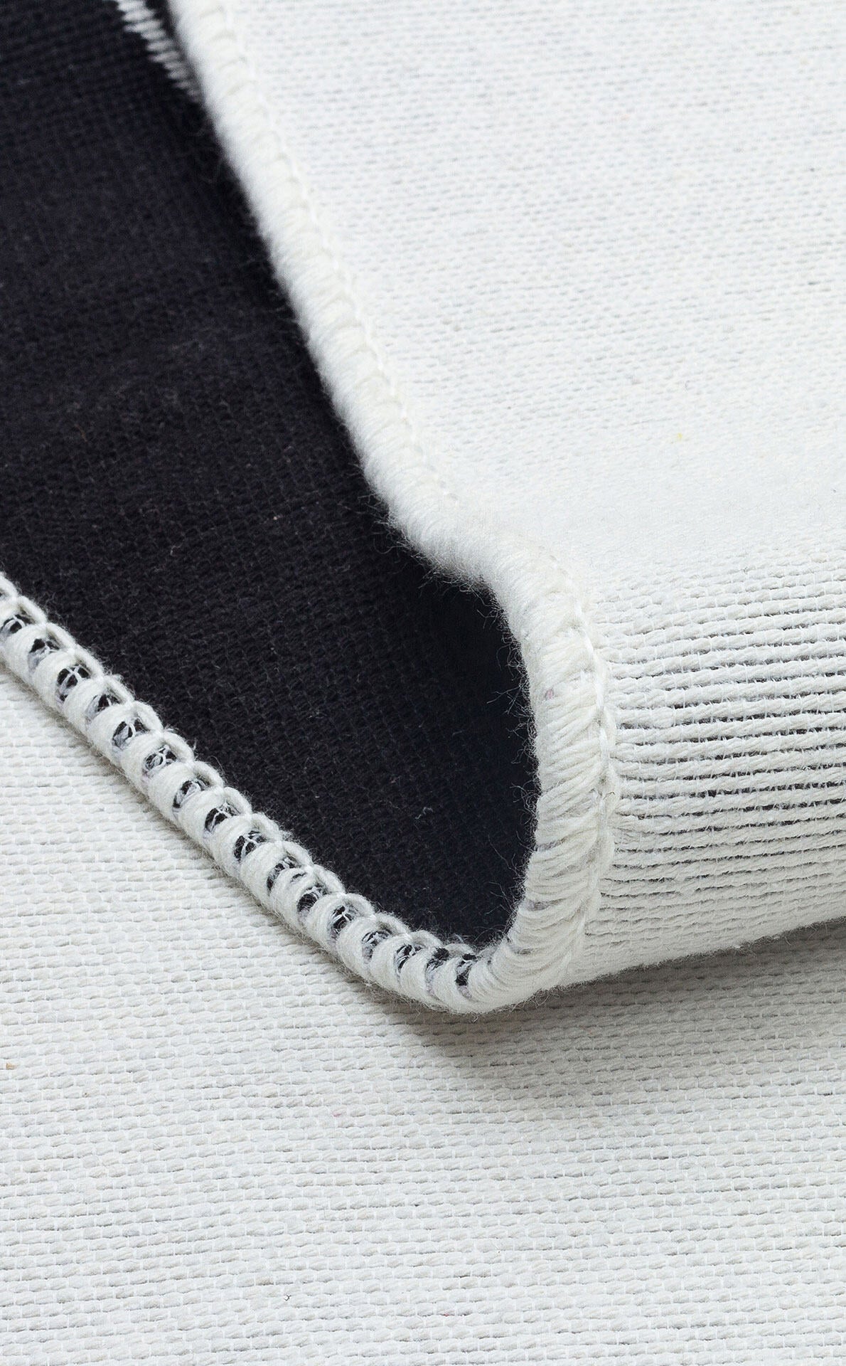 Arya AR 25 Beyaz Siyah - Yıkanabilir Çift Taraflı Modern Dokuma Kilim