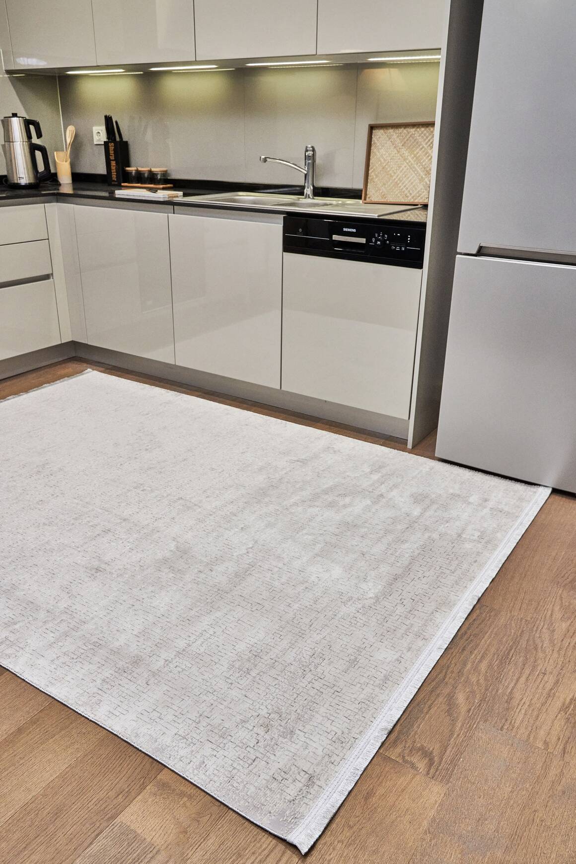 Riena 1181 Gri - Akrilik Polyester Halı | Kaymaz Tabanlı Dekoratif Halı