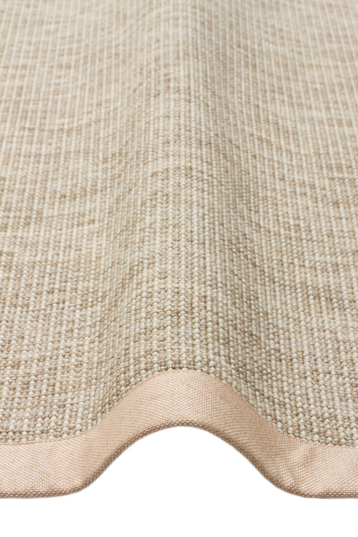 VENTURA SISAL VNT 2703 L.Bej BDR Bej  İç ve Dış Mekan Kullanımına Uygun Hav Vermeyen Kolay Temizlenebilir Bordürlü Sisal Görünümlü Halı