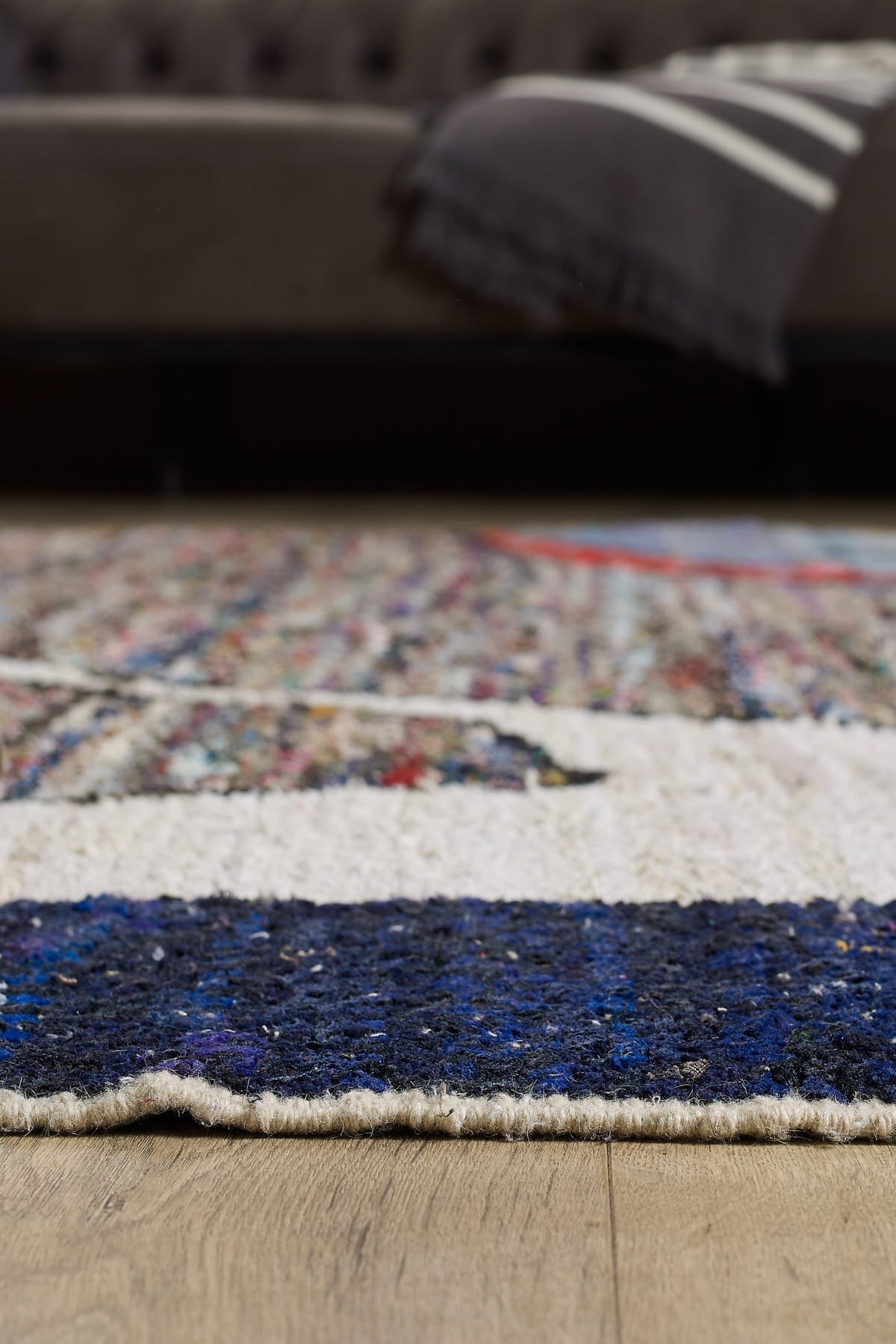 Empera Halı Antik Halı - Recycle Etnik Desenli El Dokuması Salon Halısı E0008