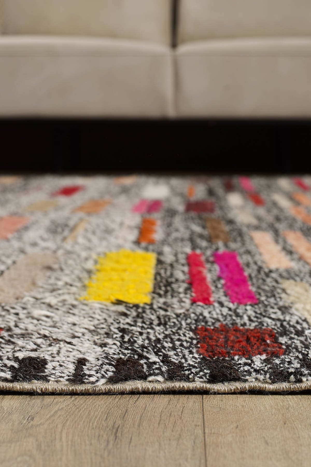 Empera Halı Antik Halı - Recycle Etnik Desenli El Dokuması Salon Halısı E0020