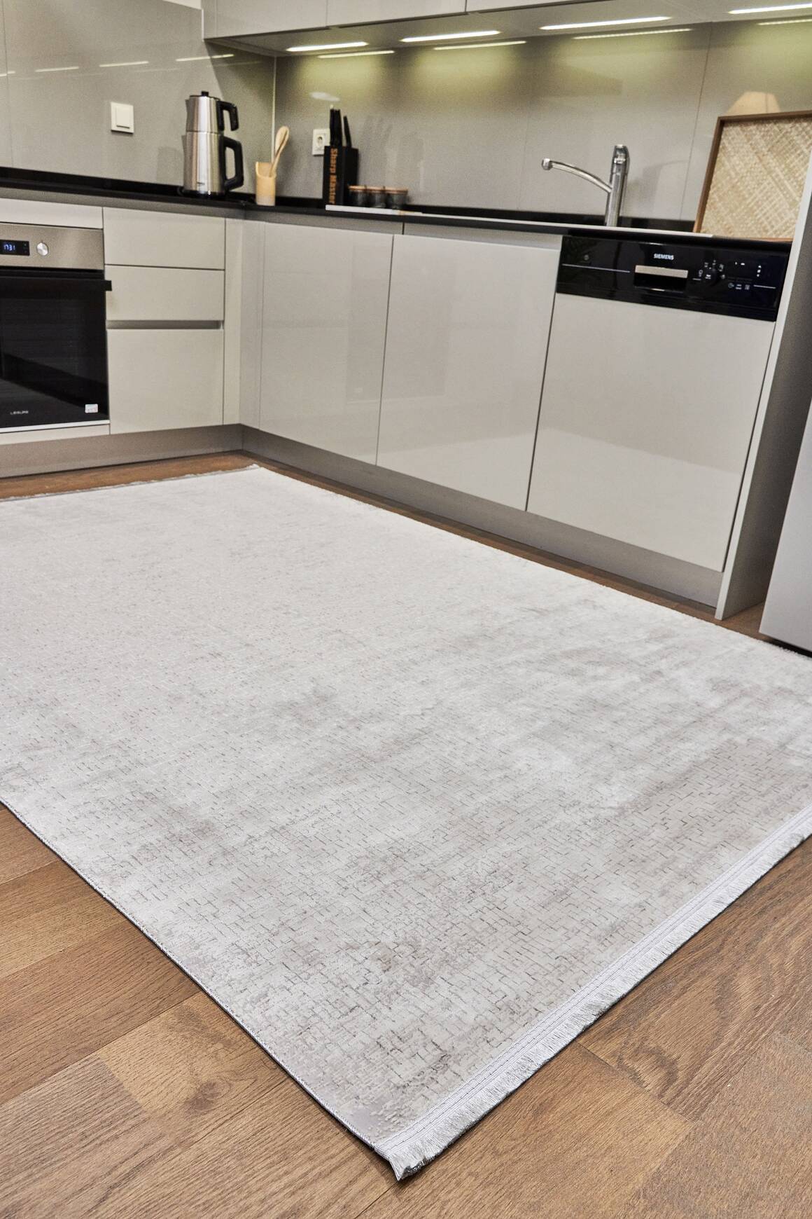 Riena 1181 Gri - Akrilik Polyester Halı | Kaymaz Tabanlı Dekoratif Halı