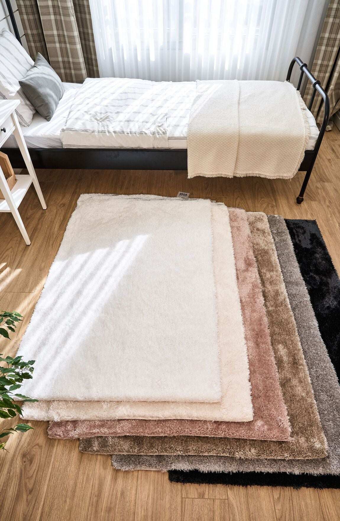 Vega Antrasit - Yıkanabilir Peluş Halı | Kaymaz Süet Taban