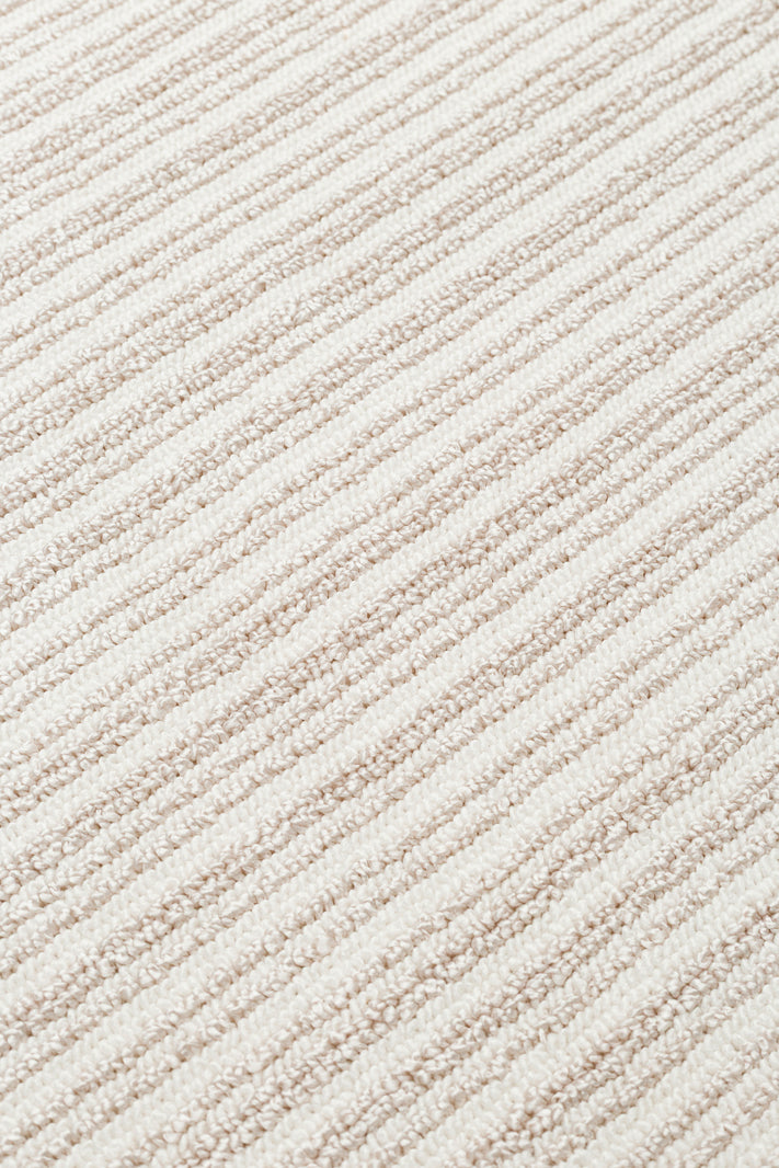 MONO LOOP 03 Krem Bukleli Sisal Dokuma Yıkanabilir Kaymaz Tabanlı Kolay Temizlenebilir Makine Halısı