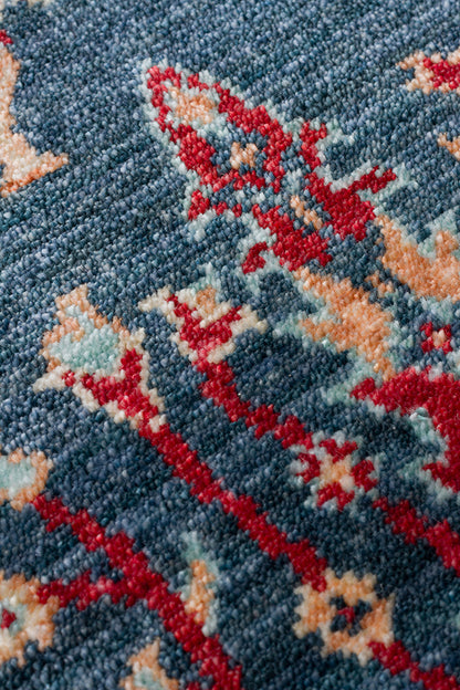 Zara ZR 08 NAVY TURQUOISE Otantik Desenli Özel Hav Vermeyen ve Kolay Temizlenebilir Tensel Kullanılarak El Emeği ile Özel Tezgahlarda Üretilen Modern Uşak Halısı 