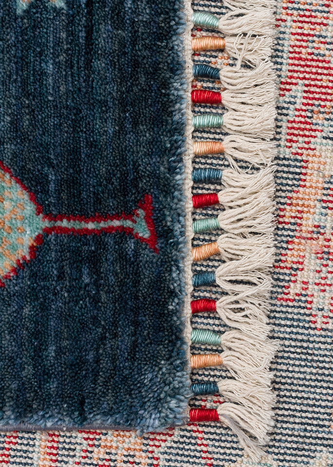 Zara ZR 08 NAVY TURQUOISE Otantik Desenli Özel Hav Vermeyen ve Kolay Temizlenebilir Tensel Kullanılarak El Emeği ile Özel Tezgahlarda Üretilen Modern Uşak Halısı 